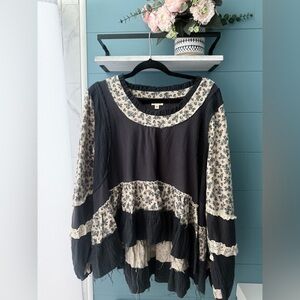 POL Boho Tiered Ruffle Top – Blue & Cream Floral – Size M